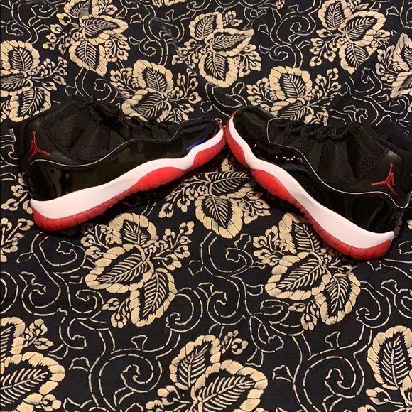 100% AUTHENTIC AIR JORDAN 11 RETRO (GS) - Picture 3 of 8